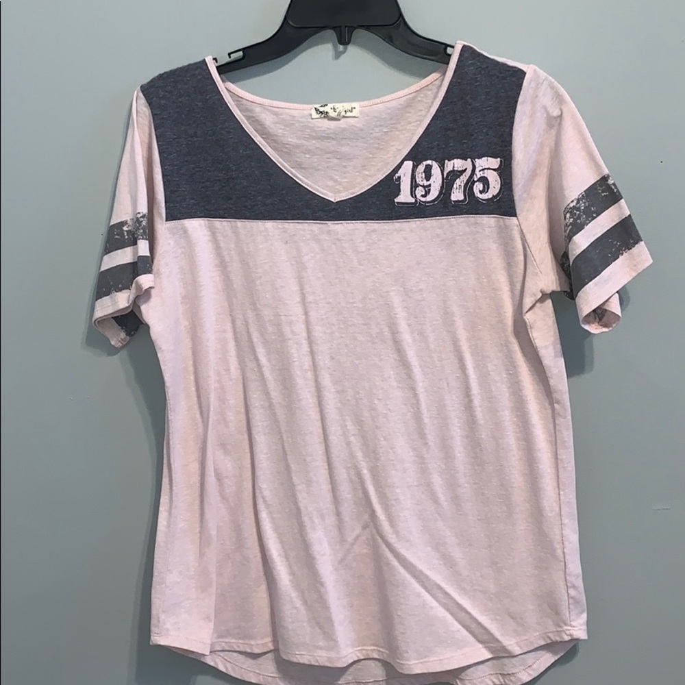 1975 v-neck tee